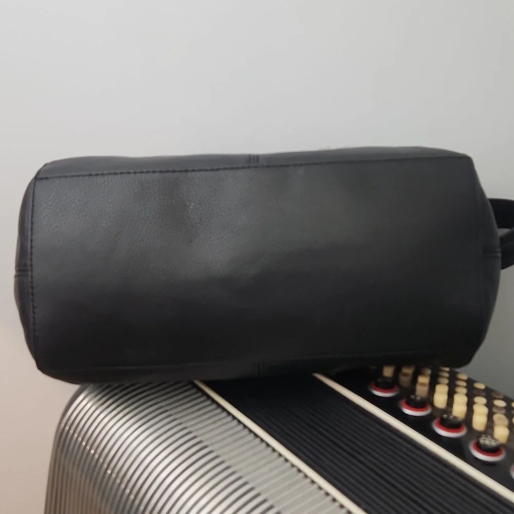 GORGEOUS TIGNANELLO BLACK LEATHER HANDBAG IN MINT CONDITION - Picture 3 of 10